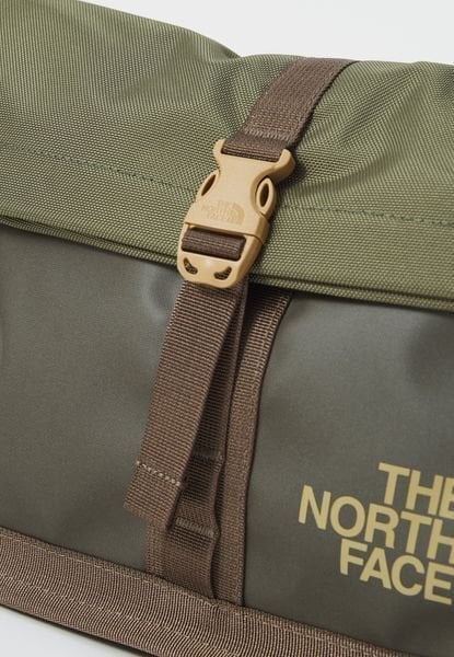 The North Face Base Camp Voyager Messenger Bag Unisex Çanta Siyah Yeşil - Tek Beden